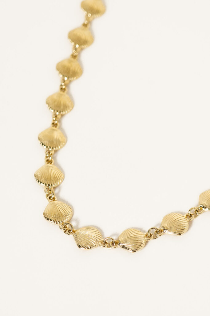 collier-little-shell-dore-acier-inoxydable