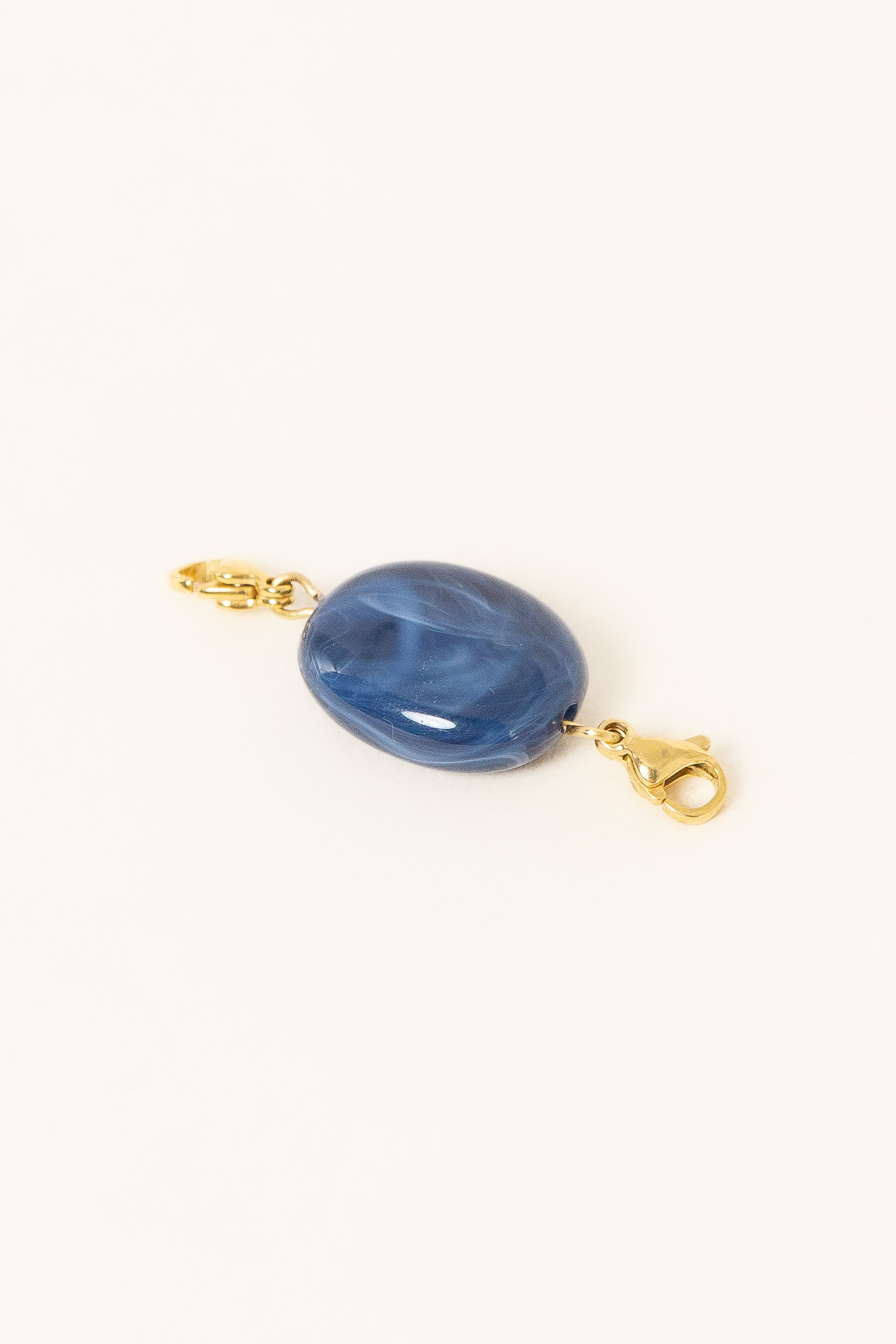 pierre-eclat-bleu-marine-plate